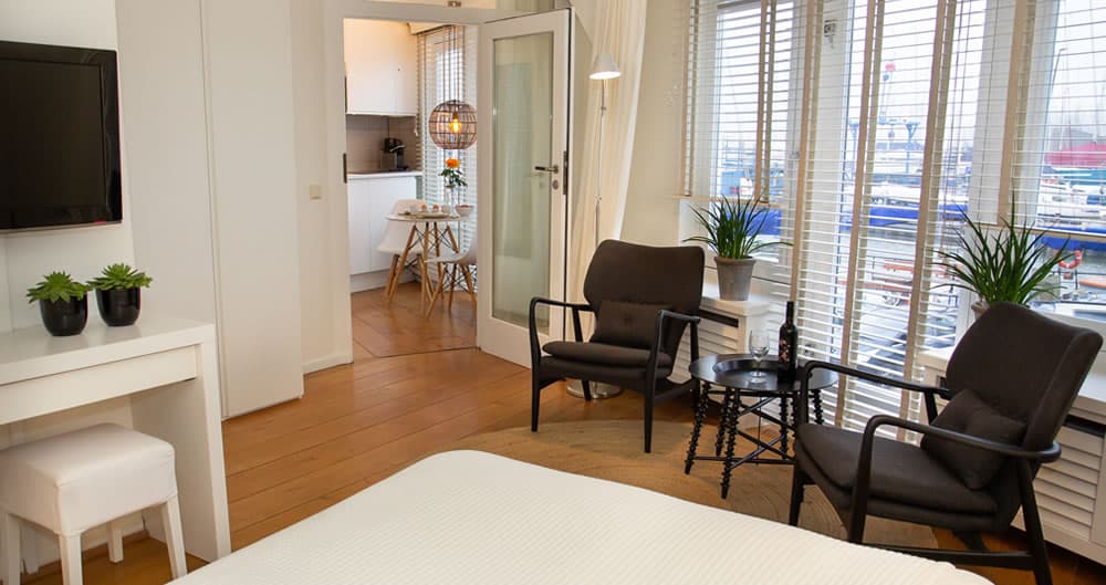 Luxe waterfront room from Apartments Waterland in Monnickendam near Amsterdam centrum