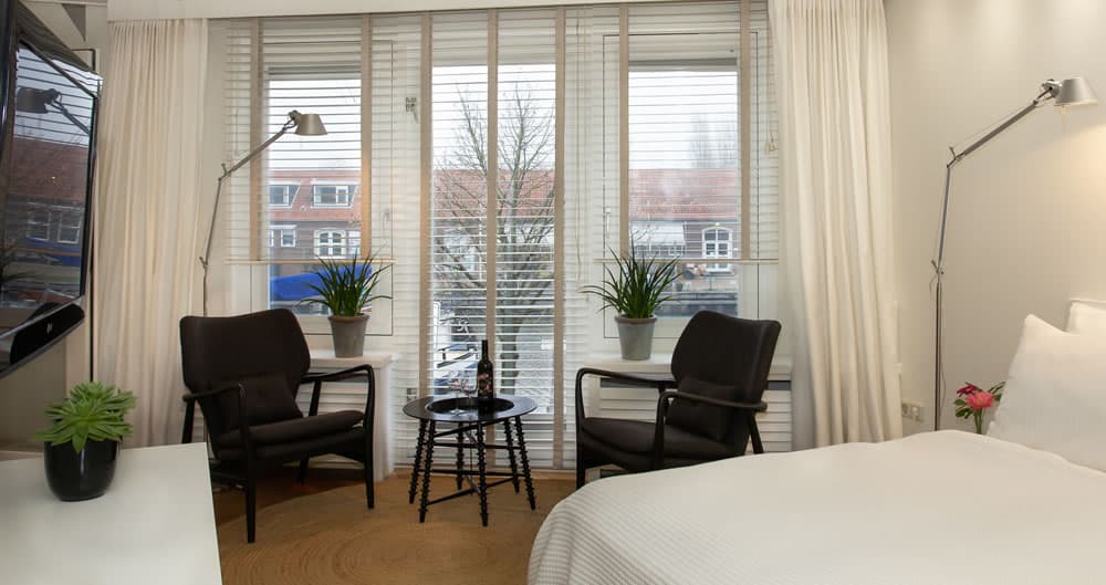 Luxe waterfront room from Apartments Waterland in Monnickendam near Amsterdam centrum